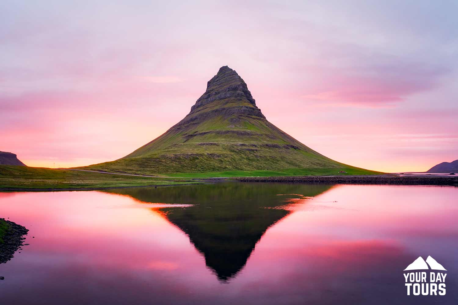 kirkjufell mountain sunset water reflection