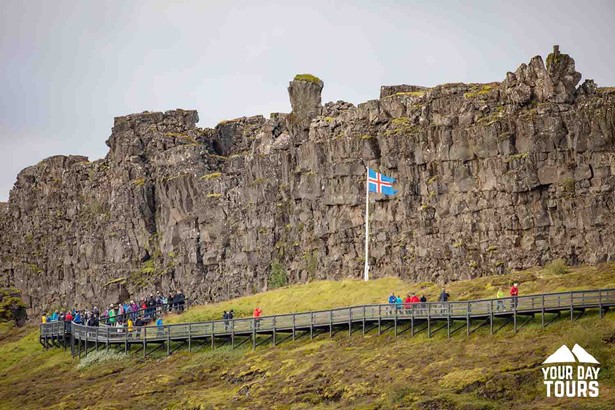 people sightseeing the thingvellir national park 