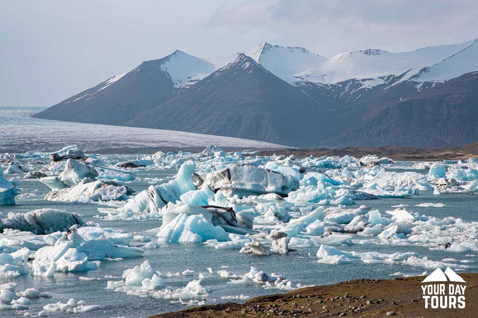 icebergs at jokulsarlon glacier lagoon 