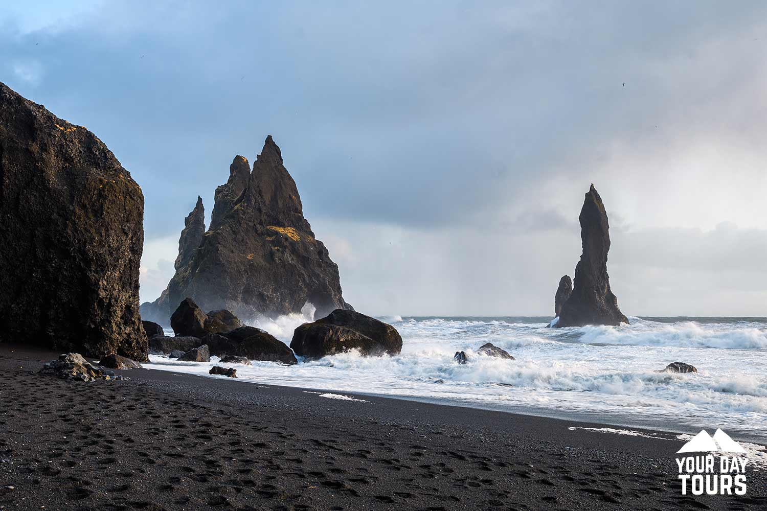 reynisfjara black sand beach 