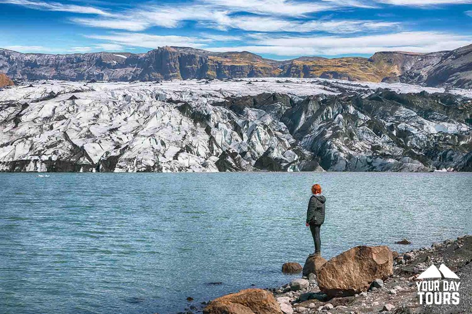 woman sightseeing in iceland 