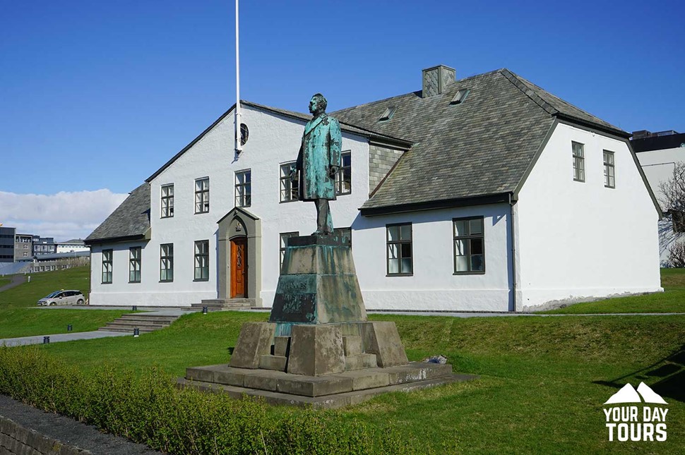 statue in the street of reykjavik